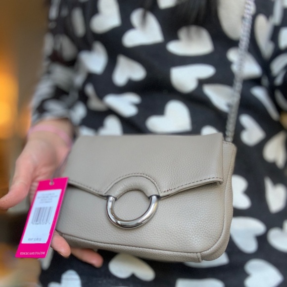 Authentic Vince Camuto pebbled leather chain Crosb - Picture 2 of 8